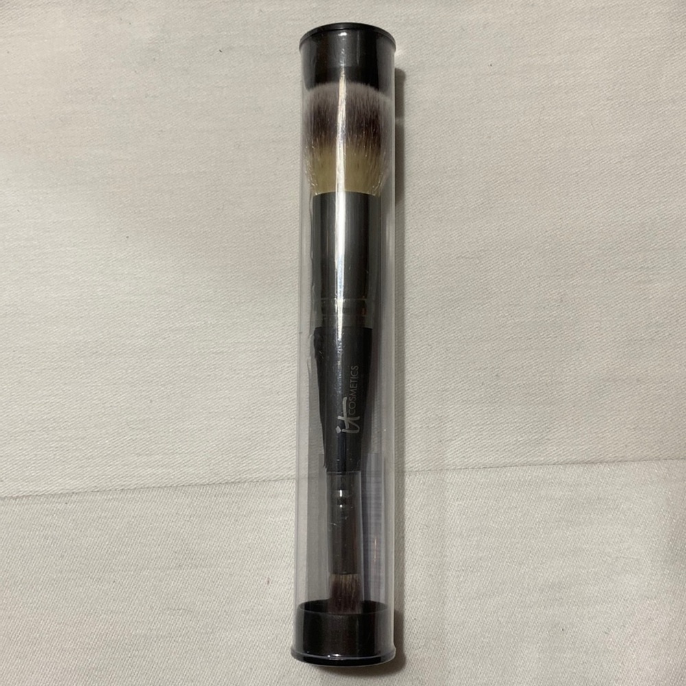 it Cosmetics makeup brush